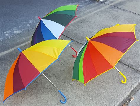 [CV043] Three Umbrellas .